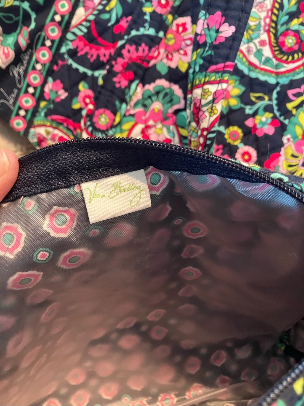 Vera Bradley large zip duffel and large cosmetic bag zip , Paisley design . - Picture 5 of 8